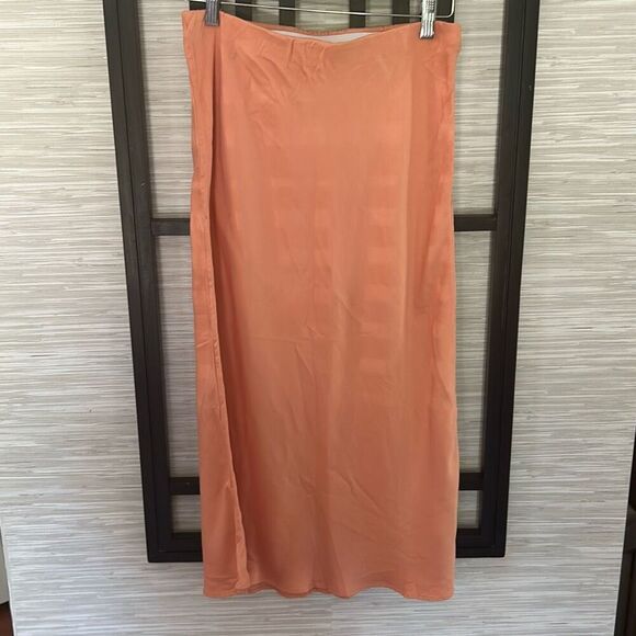 Anthropologie peach silky straight skirt size M - Picture 1 of 4